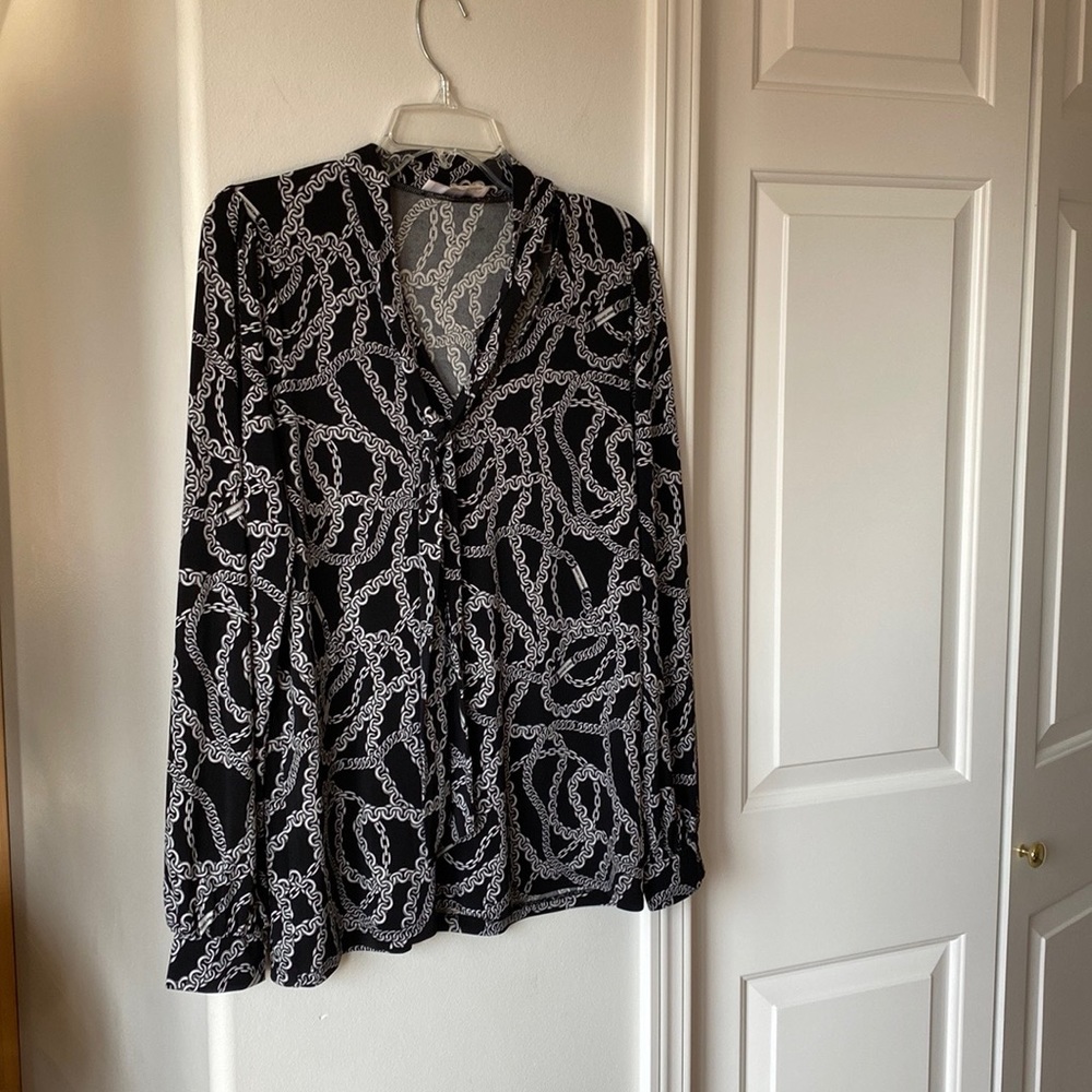Michael Kors - Black & White Tie Front/V-Neckline Chain Style Graphic Blouse
